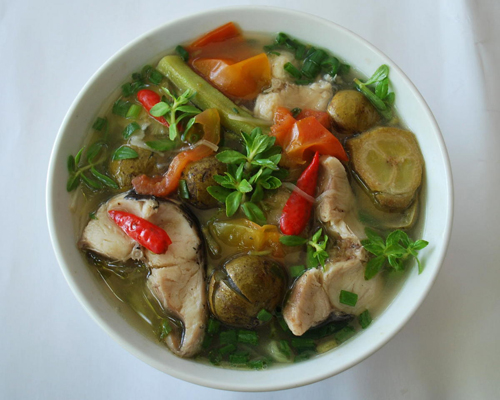 Canh chua sấu nấu cá lóc
